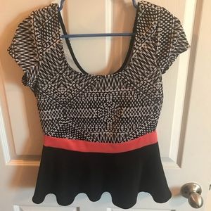 Cute and flirty top!! EUC